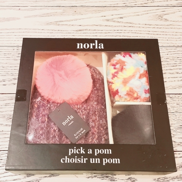 Norla . 3 Pompoms - Picture 4 of 4